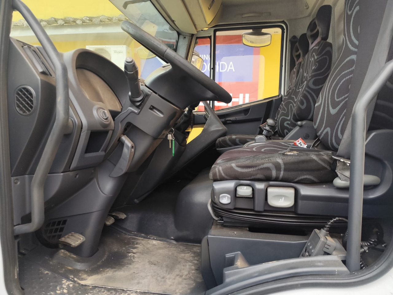 Interior photo 4: Tipper IVECO EUROCARGO ML140E18