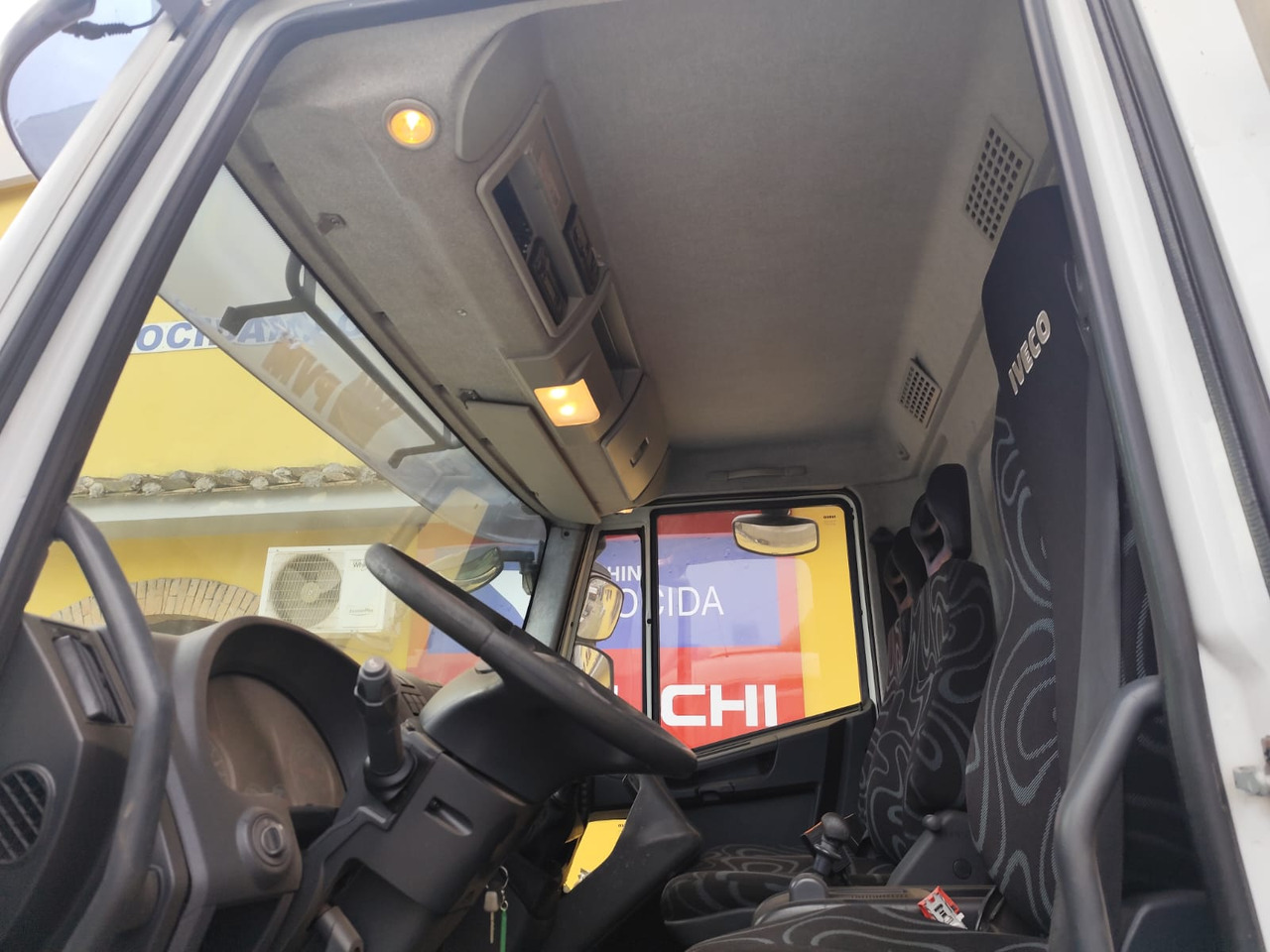 Interior photo 1: Tipper IVECO EUROCARGO ML140E18