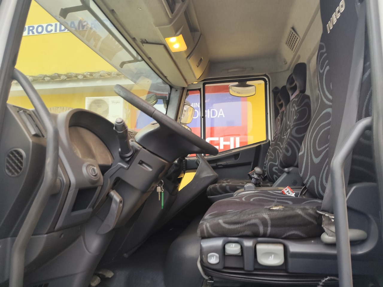 Interior photo 2: Tipper IVECO EUROCARGO ML140E18