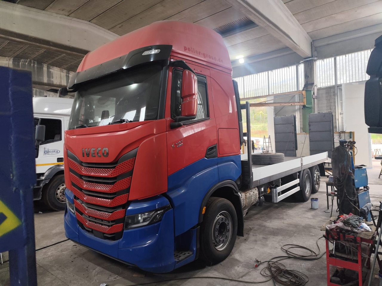 IVECO S-WAY AS260S48 Y - Dropside/ Flatbed truck: picture 1 IVECO S-WAY AS260S48 Y - Dropside/ Flatbed truck: picture 1