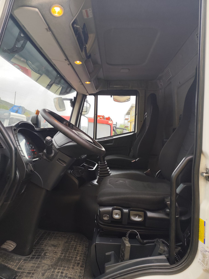 Crane truck IVECO STRALIS AD 260S31 XP: picture 6