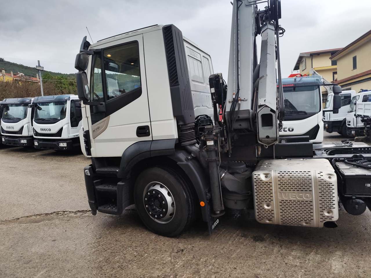 Crane truck IVECO STRALIS AD 260S31 XP: picture 13