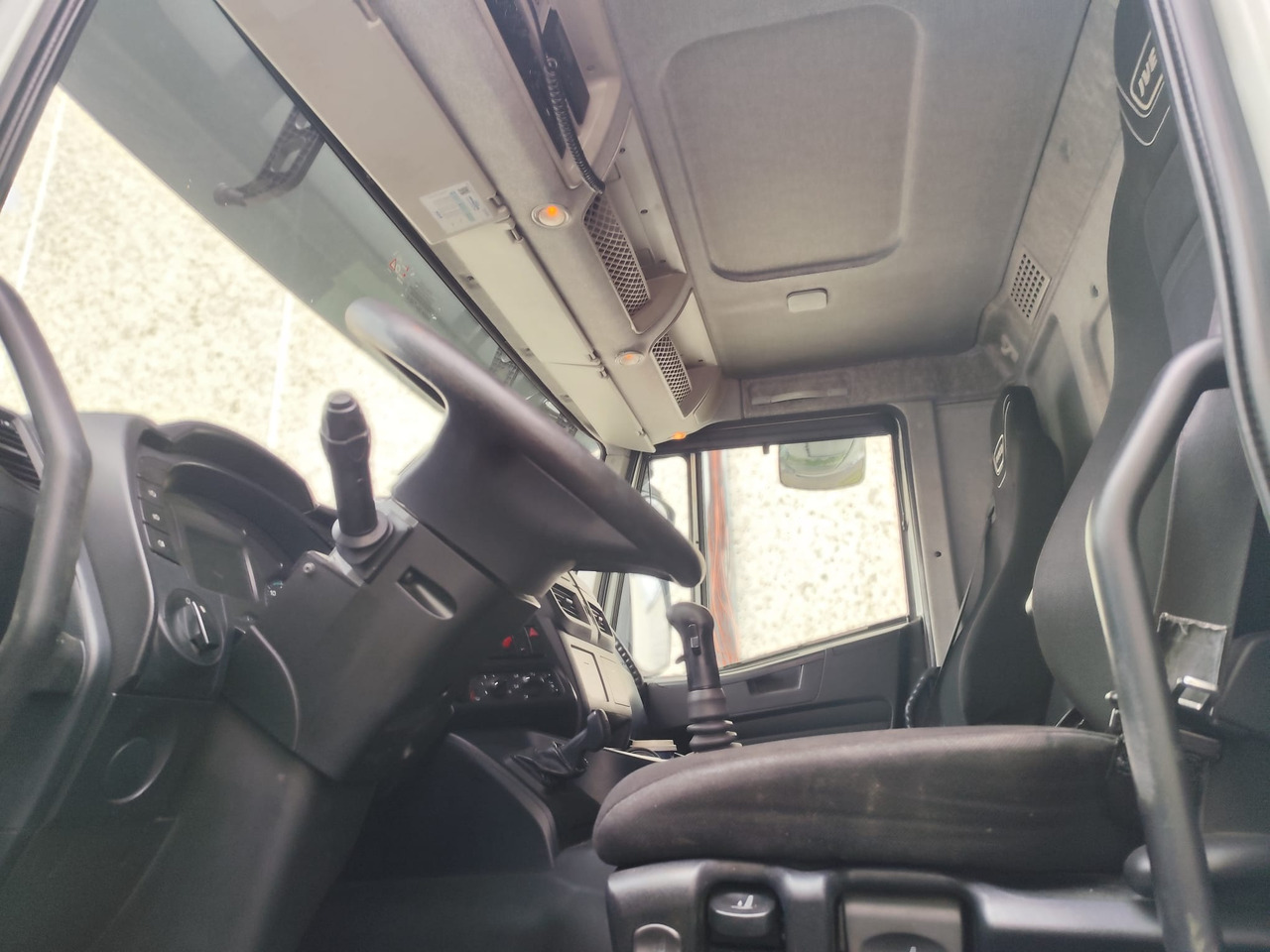 IVECO STRALIS AD 260S31 XP - Cab chassis truck: picture 5 IVECO STRALIS AD 260S31 XP - Cab chassis truck: picture 5