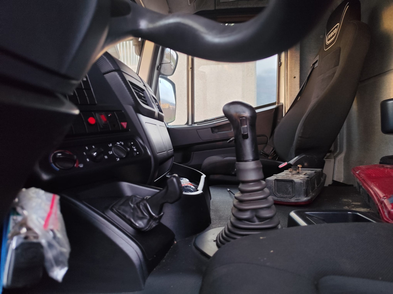 Cab chassis truck IVECO STRALIS AD 260S31 XP: picture 13