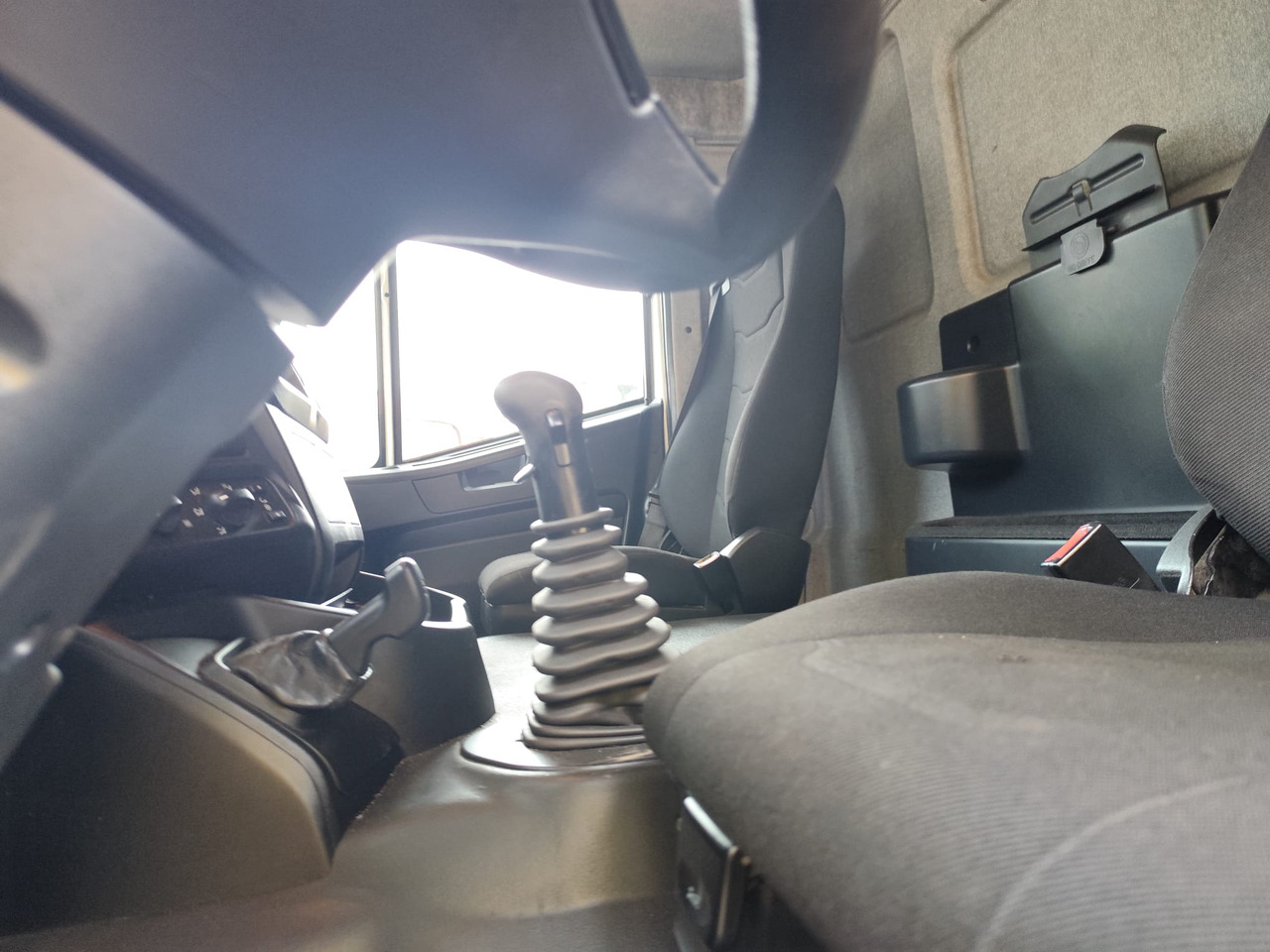 Crane truck IVECO STRALIS AD 260S31 XP: picture 9