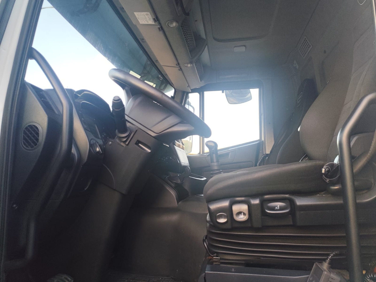 IVECO STRALIS AD 260S31 XP - Cab chassis truck: picture 2 IVECO STRALIS AD 260S31 XP - Cab chassis truck: picture 2