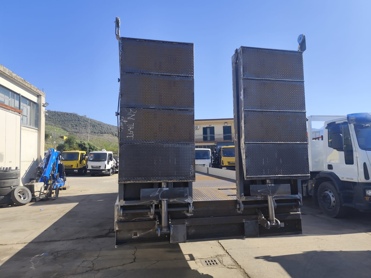 IVECO STRALIS HI-WAY 260S46 XP - Dropside/ Flatbed truck: picture 2 IVECO STRALIS HI-WAY 260S46 XP - Dropside/ Flatbed truck: picture 2