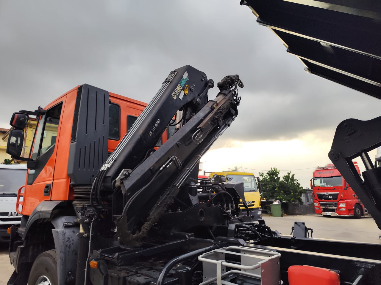 IVECO TRAKKER 190T36 - Crane truck, Tipper: picture 3 IVECO TRAKKER 190T36 - Crane truck, Tipper: picture 3