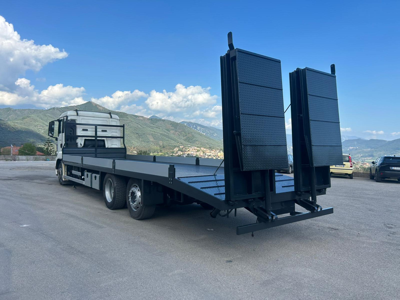 Dropside/ Flatbed truck MAN TGS 26.360: picture 21