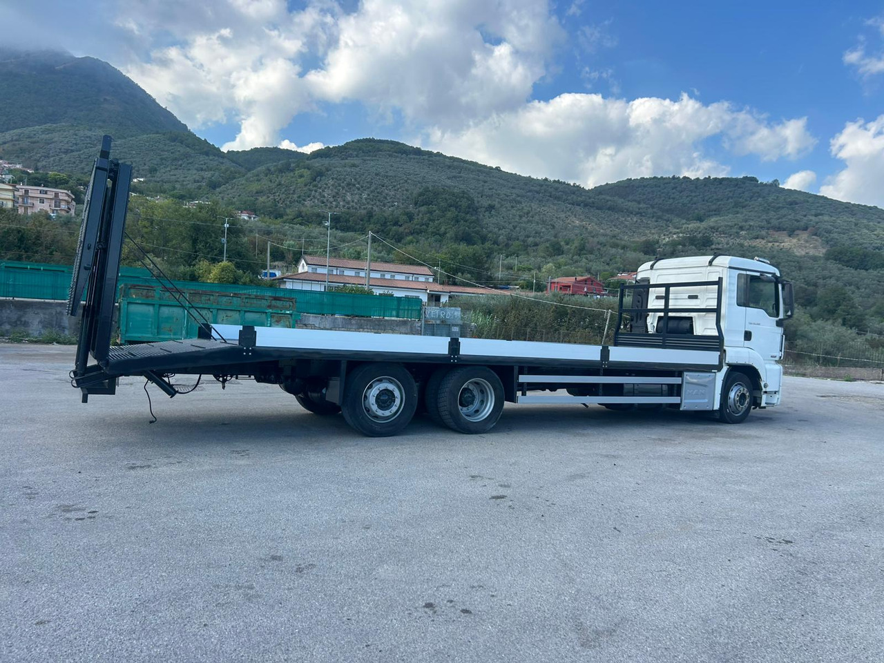 Dropside/ Flatbed truck MAN TGS 26.360: picture 13
