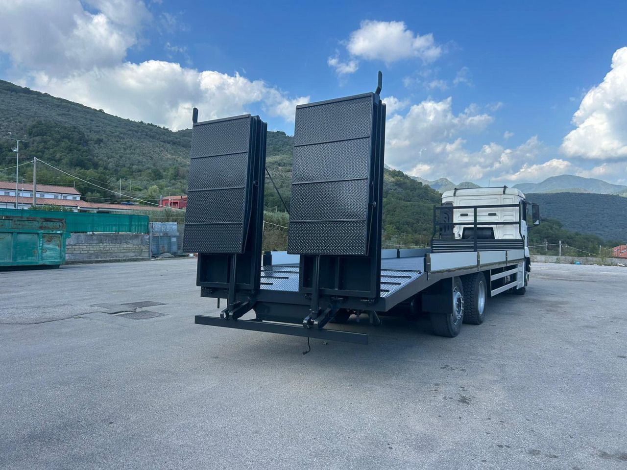 Dropside/ Flatbed truck MAN TGS 26.360: picture 16