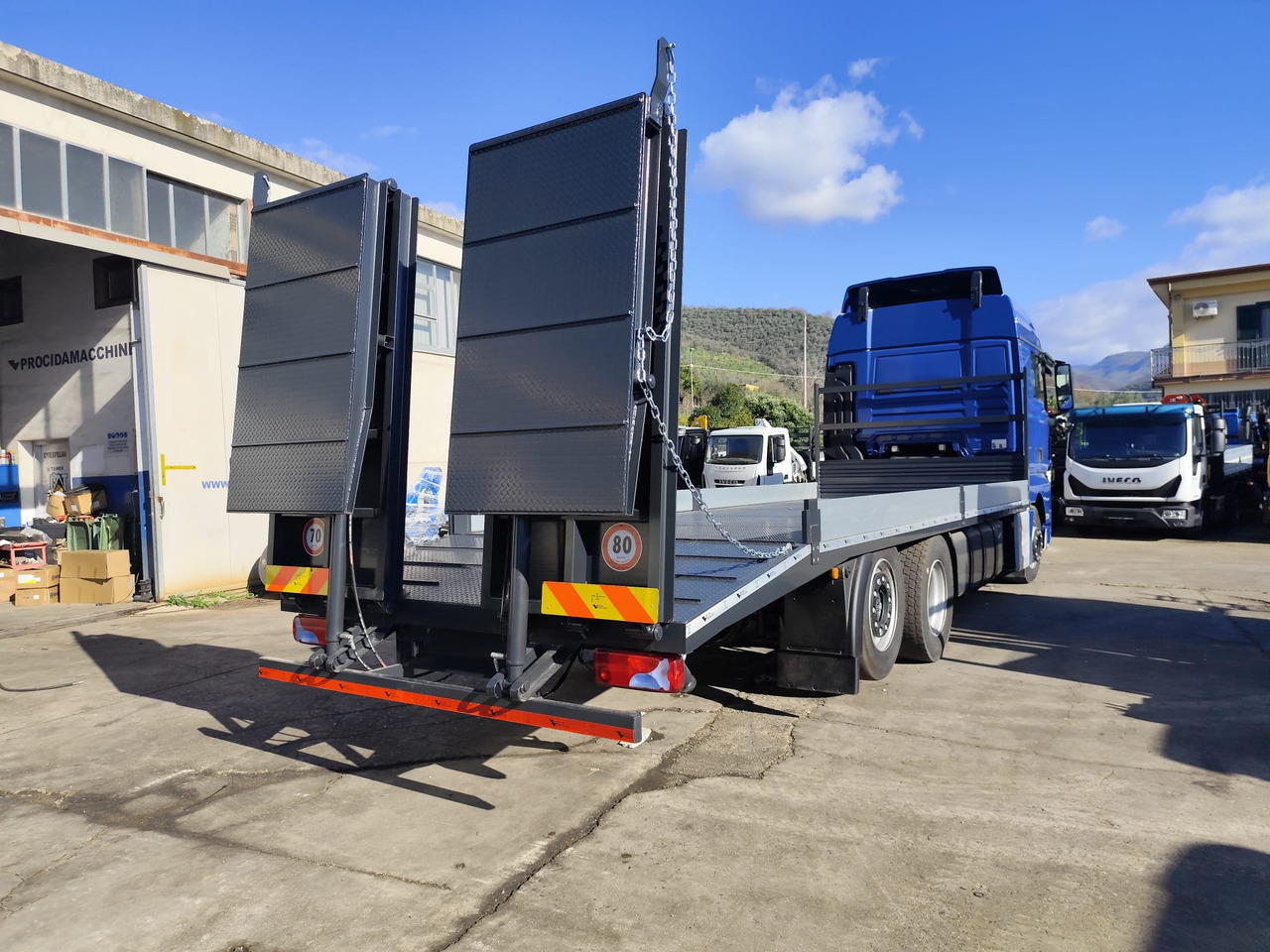 Dropside/ Flatbed truck MAN TGX 26.420: picture 14