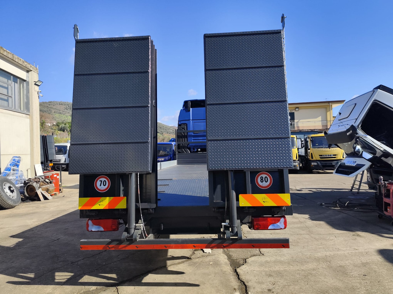 Dropside/ Flatbed truck MAN TGX 26.420: picture 16