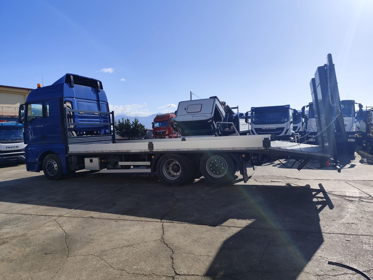 Dropside/ Flatbed truck MAN TGX 26.420: picture 11