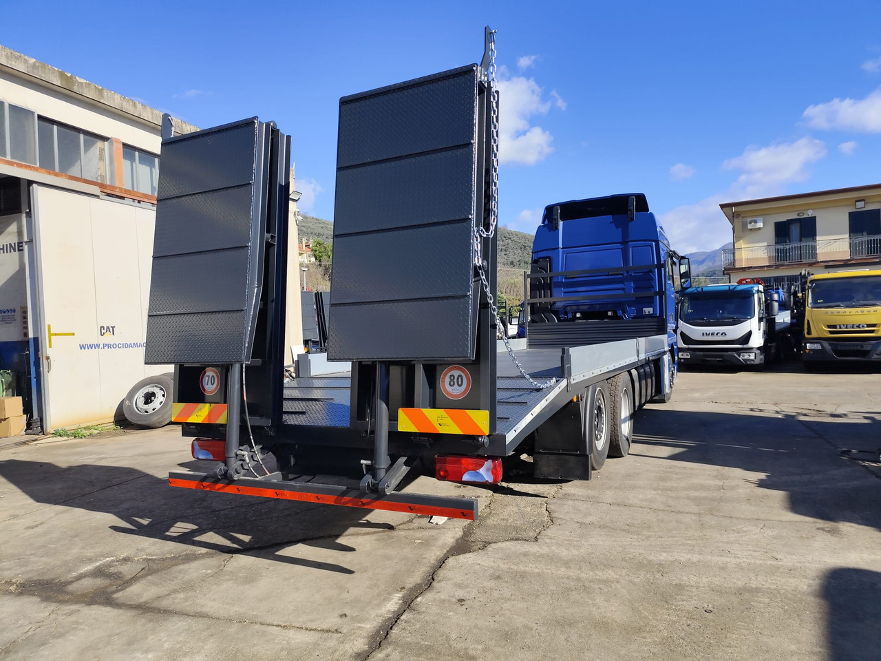 Dropside/ Flatbed truck MAN TGX 26.420: picture 13