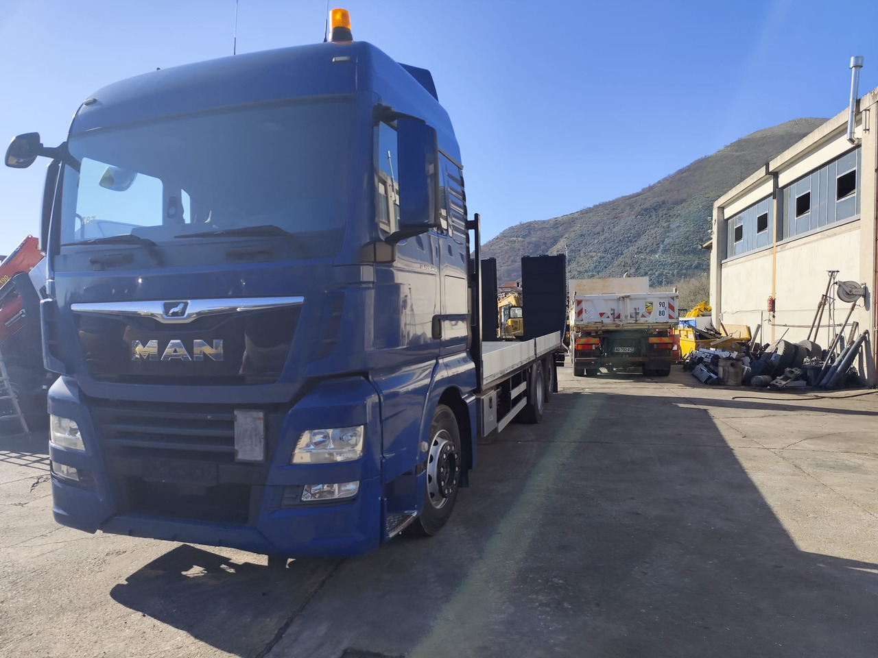 Dropside/ Flatbed truck MAN TGX 26.420: picture 22