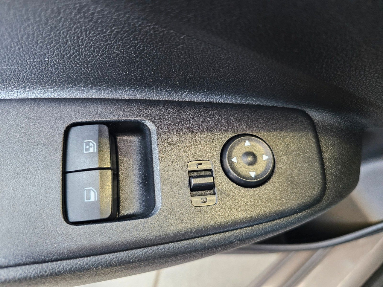 Car Hyundai i10 Trend AUTOMATIK SHZ PDC LenkrHzg DAB Spurhal: picture 13 Car Hyundai i10 Trend AUTOMATIK SHZ PDC LenkrHzg DAB Spurhal: picture 13