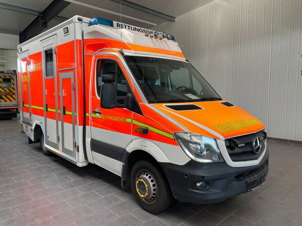 Mercedes-Benz Sprinter II Rettungswagen 519 CDI - Ambulance: picture 1 Mercedes-Benz Sprinter II Rettungswagen 519 CDI - Ambulance: picture 1