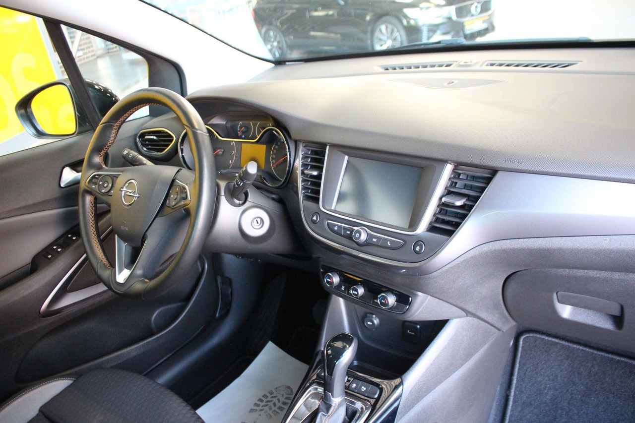 Saloon car Opel Crossland (X) Innovation AT-6 Sitz- & Lenkradhzg: picture 6