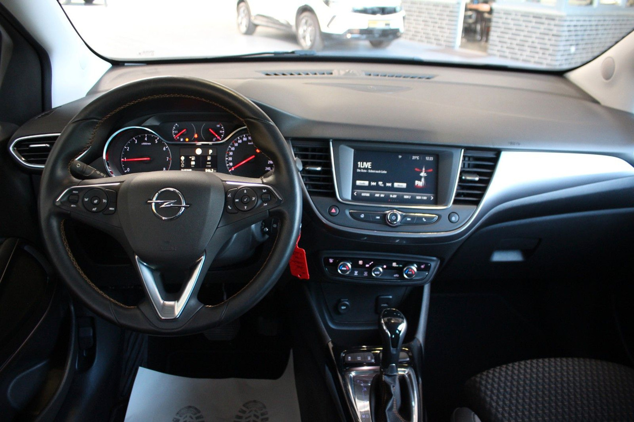 Saloon car Opel Crossland (X) Innovation AT-6 Sitz- & Lenkradhzg: picture 13