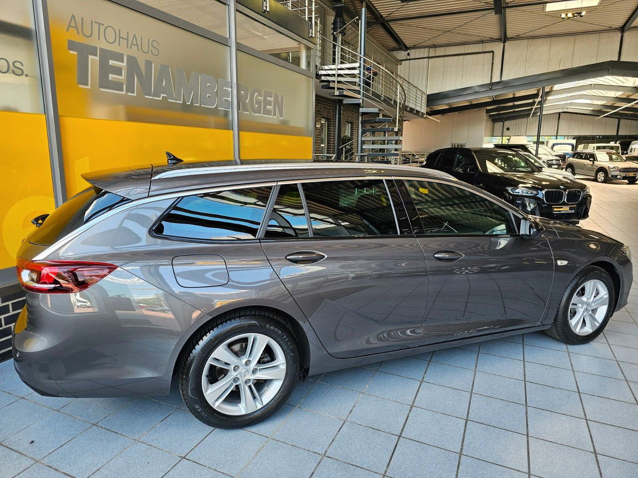 Opel Insignia B ST Business IntelliLux LED Tot Winkel - Estate car: picture 2 Opel Insignia B ST Business IntelliLux LED Tot Winkel - Estate car: picture 2