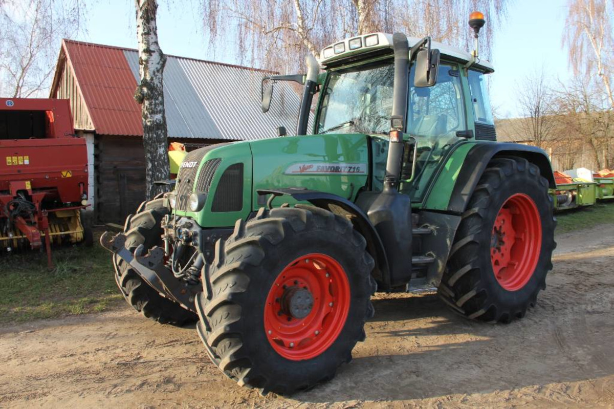 Farm tractor FENDT 716: picture 7