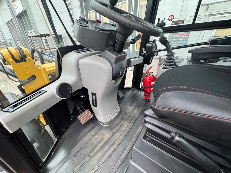 Wheel loader Caterpillar 906M Cat 906M: picture 13 Wheel loader Caterpillar 906M Cat 906M: picture 13