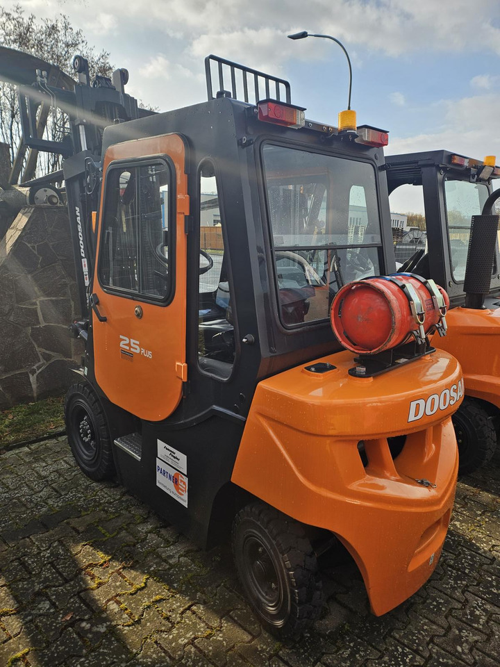 Doosan G25GP - LPG forklift: picture 2 Doosan G25GP - LPG forklift: picture 2