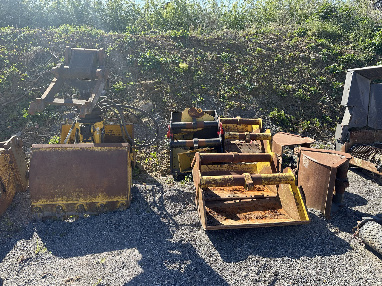 KINSHOFER C18VE - Clamshell bucket for Excavator: picture 1 KINSHOFER C18VE - Clamshell bucket for Excavator: picture 1