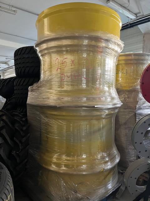 DW23x38 Dual-Trac Premium twin rim - Rim for Agricultural machinery: picture 4 DW23x38 Dual-Trac Premium twin rim - Rim for Agricultural machinery: picture 4
