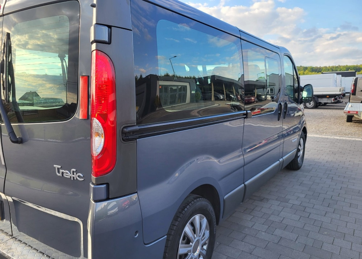 Renault Trafic 9 -osobowy Salon Polska I właściciel Bezwypadkowy Lakier - Minibus, People carrier: picture 3 Renault Trafic 9 -osobowy Salon Polska I właściciel Bezwypadkowy Lakier - Minibus, People carrier: picture 3