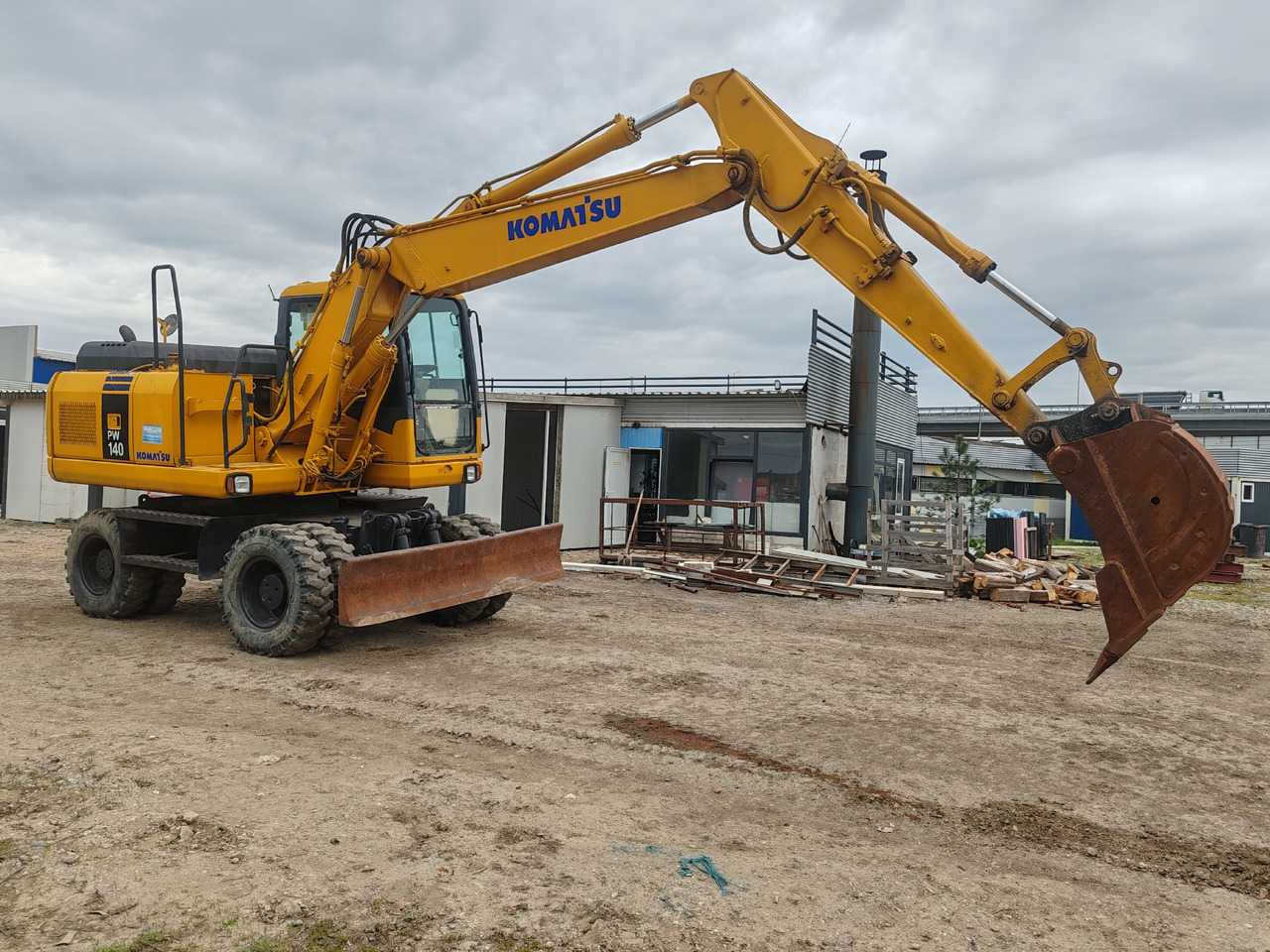 Komatsu PW140-7 - Wheel excavator: picture 2 Komatsu PW140-7 - Wheel excavator: picture 2