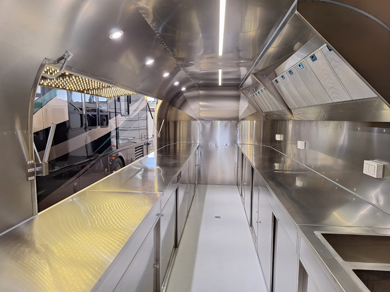 Deli Star Trailer American 5800 - EU standards - Food trailer: picture 3 Deli Star Trailer American 5800 - EU standards - Food trailer: picture 3