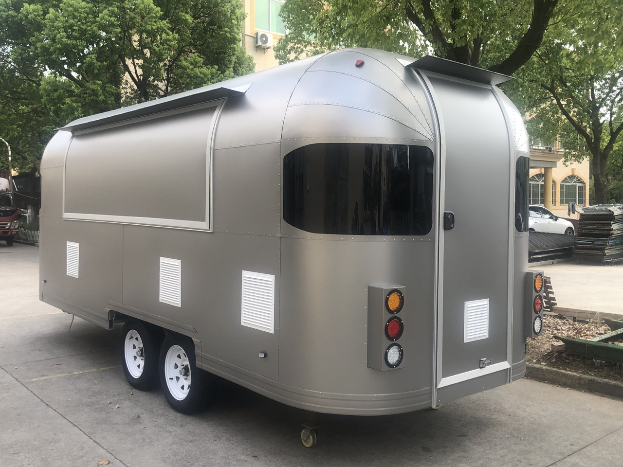 Deli Star Trailer American 6000 - EU Standards - Food trailer: picture 1 Deli Star Trailer American 6000 - EU Standards - Food trailer: picture 1