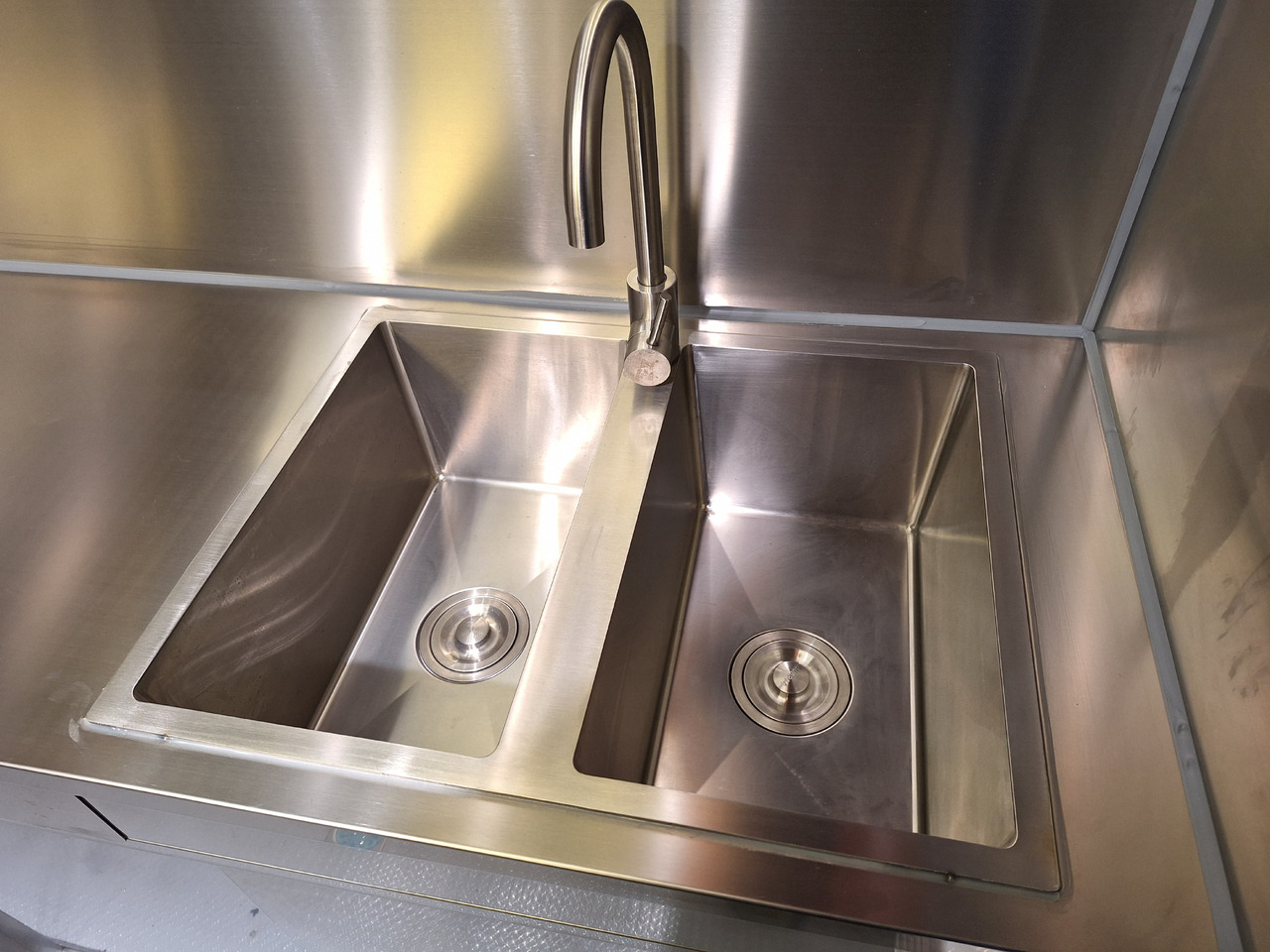 Deli Star Trailer Deli Bakery 4000 - Food trailer: picture 5 Deli Star Trailer Deli Bakery 4000 - Food trailer: picture 5