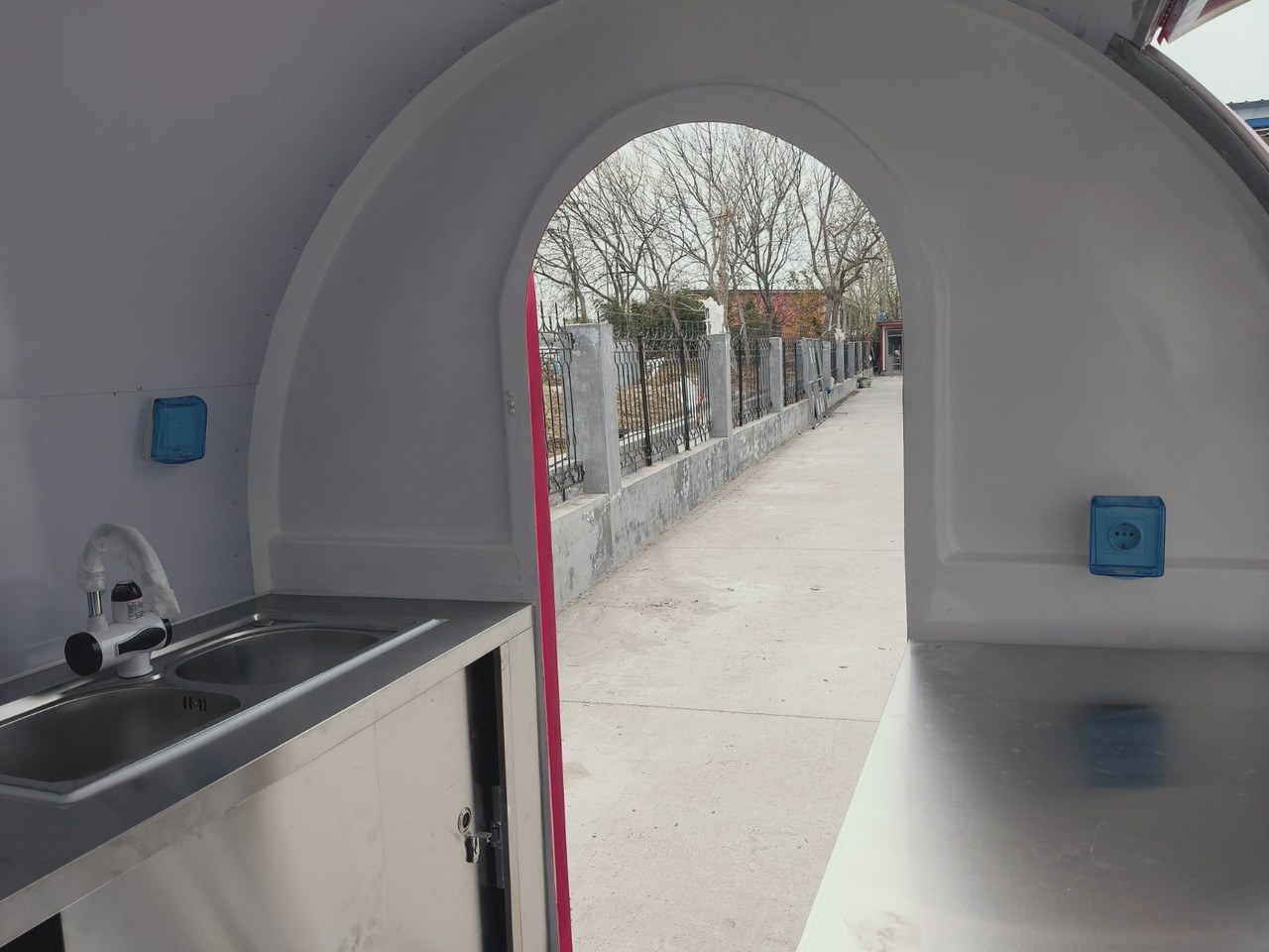 New Food trailer Deli Star Trailers EasyGo 230 Light - EU standards: picture 15 New Food trailer Deli Star Trailers EasyGo 230 Light - EU standards: picture 15