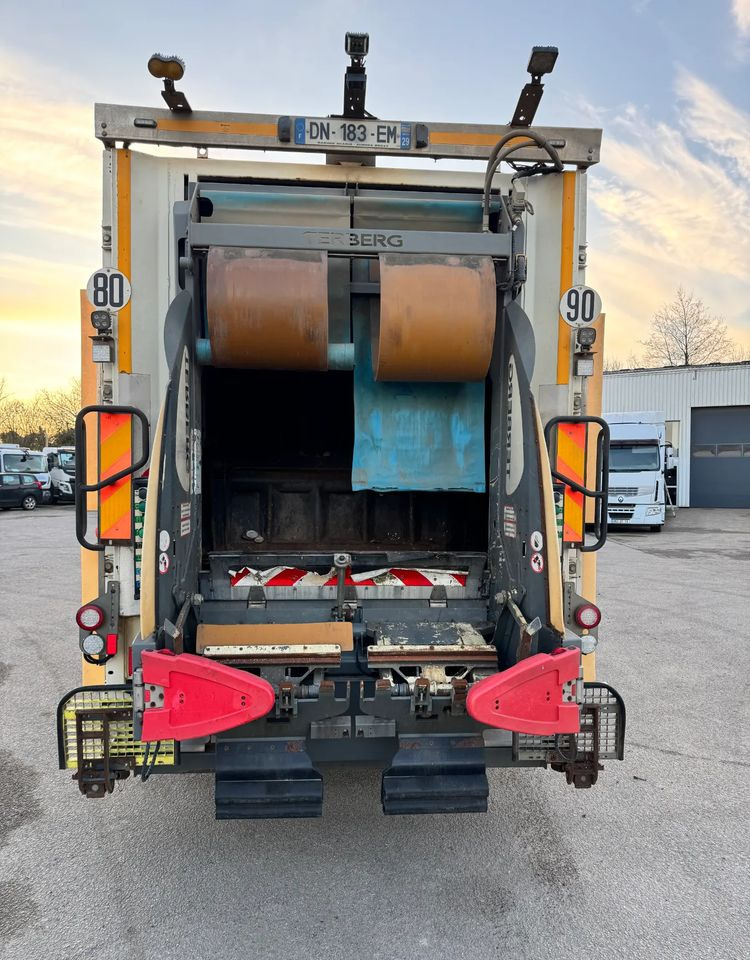 Scania P360 - Refuse truck: picture 4 Scania P360 - Refuse truck: picture 4