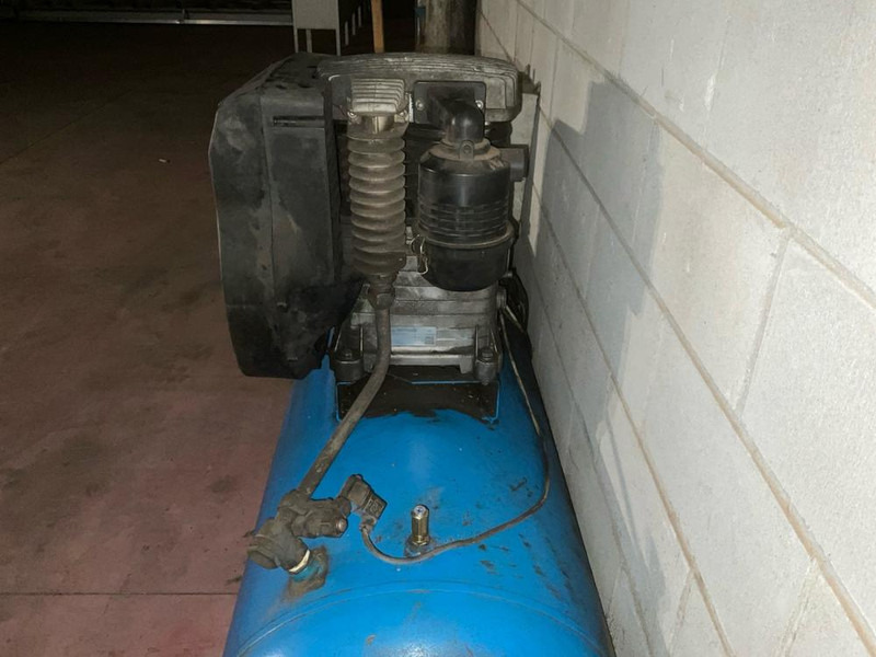 Onbekend - Garage equipment: picture 5 Onbekend - Garage equipment: picture 5