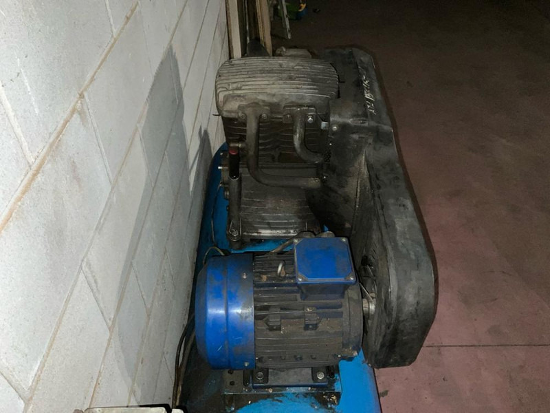 Onbekend - Garage equipment: picture 4 Onbekend - Garage equipment: picture 4