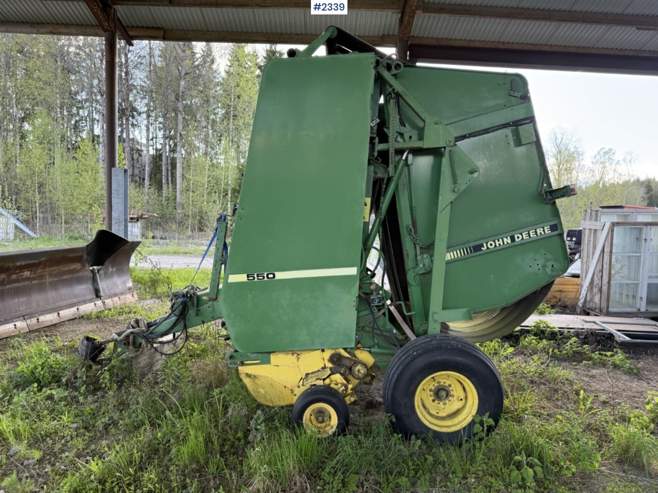 Round baler, John Deere 550 - Hay and forage equipment: picture 2 Round baler, John Deere 550 - Hay and forage equipment: picture 2
