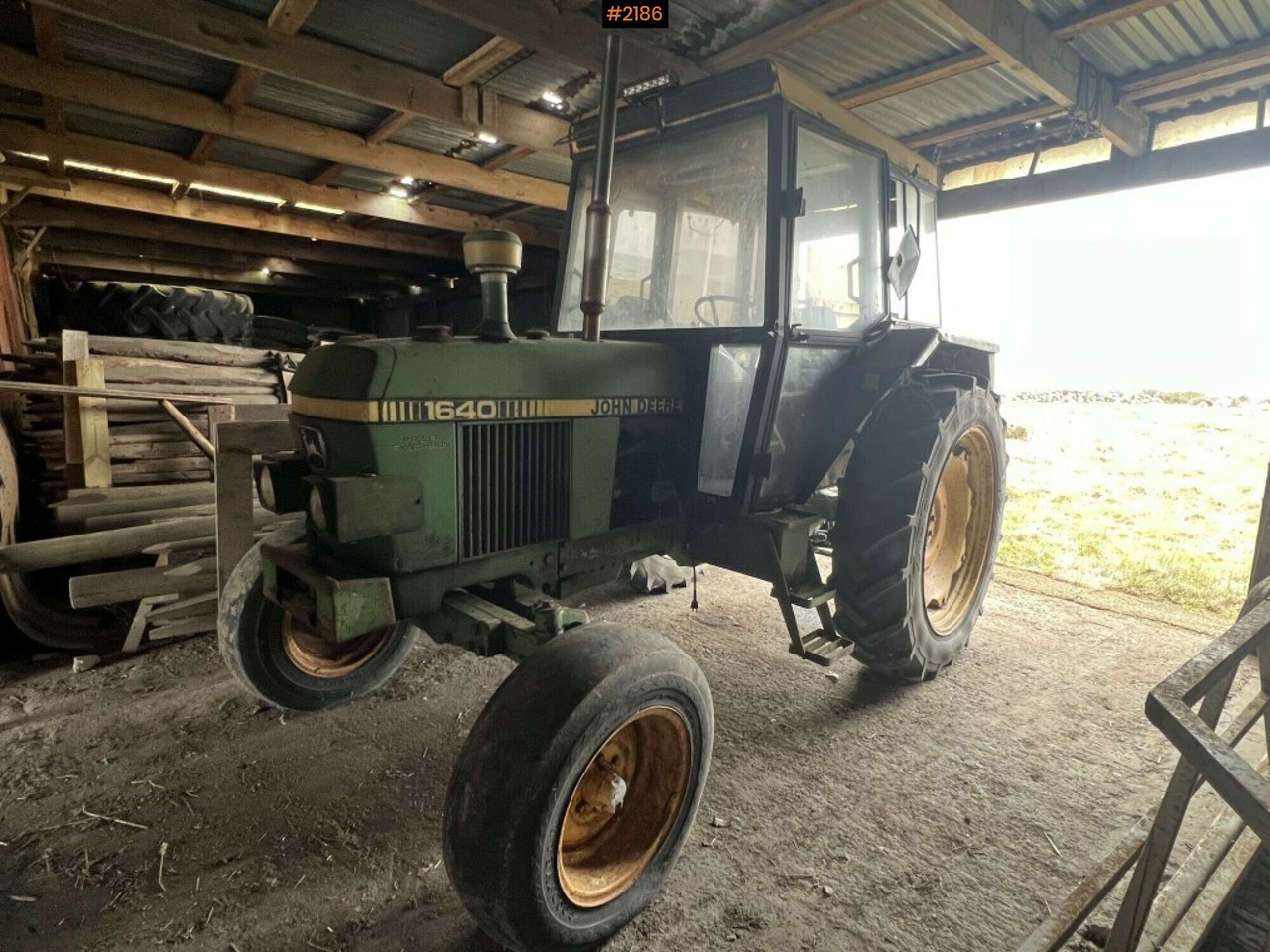 Tractor John Deere 1640 Hilo - Farm tractor: picture 1 Tractor John Deere 1640 Hilo - Farm tractor: picture 1