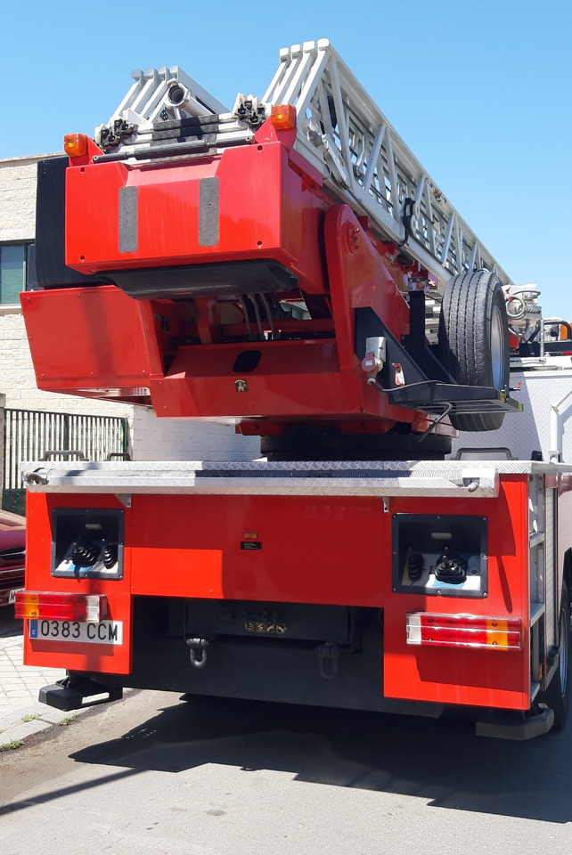 MERCEDES-BENZ 1528F MAGIRUS DLK 23-12 - Fire engine: picture 2 MERCEDES-BENZ 1528F MAGIRUS DLK 23-12 - Fire engine: picture 2