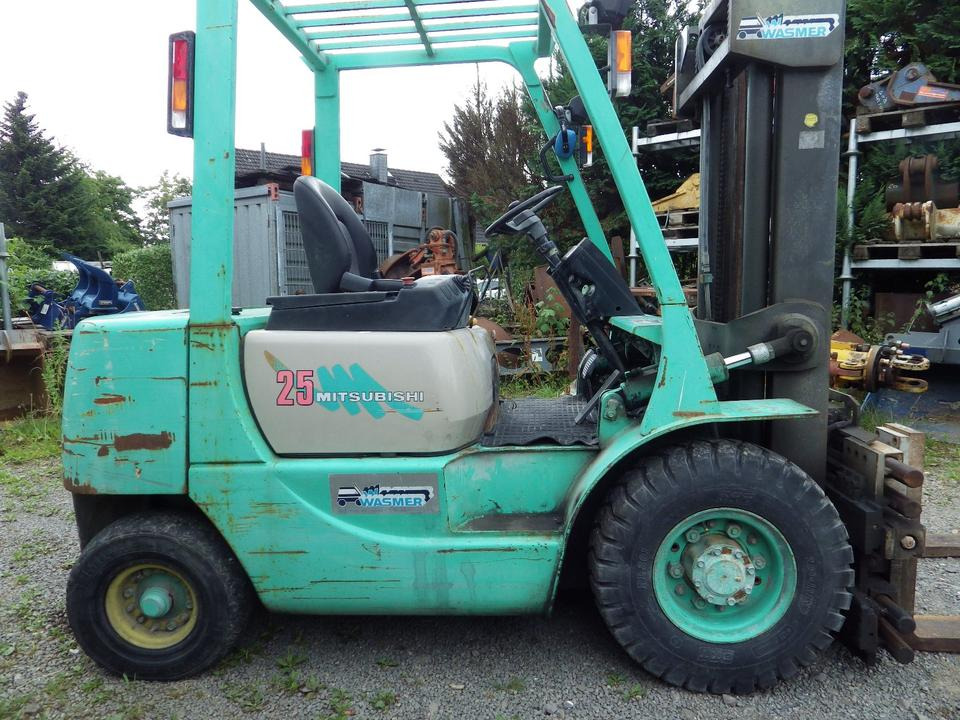 Mitsubishi FD25 Diesel Zinkenverstellgerät - Diesel forklift: picture 4 Mitsubishi FD25 Diesel Zinkenverstellgerät - Diesel forklift: picture 4