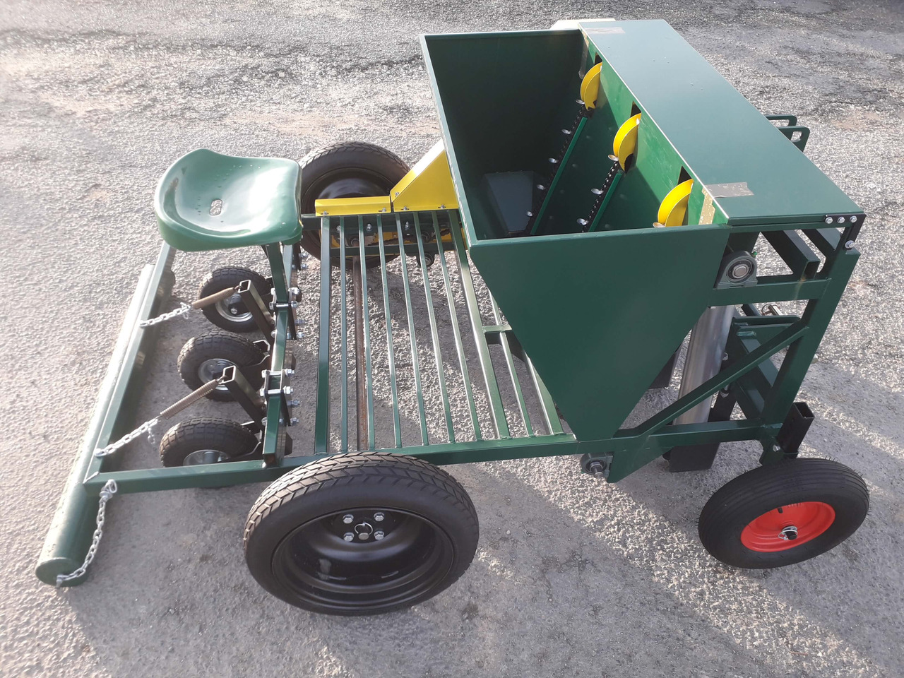 GARMACH Planteuse Ail-Oignon-Echalote AGP 3 R - Potato planter: picture 3 GARMACH Planteuse Ail-Oignon-Echalote AGP 3 R - Potato planter: picture 3