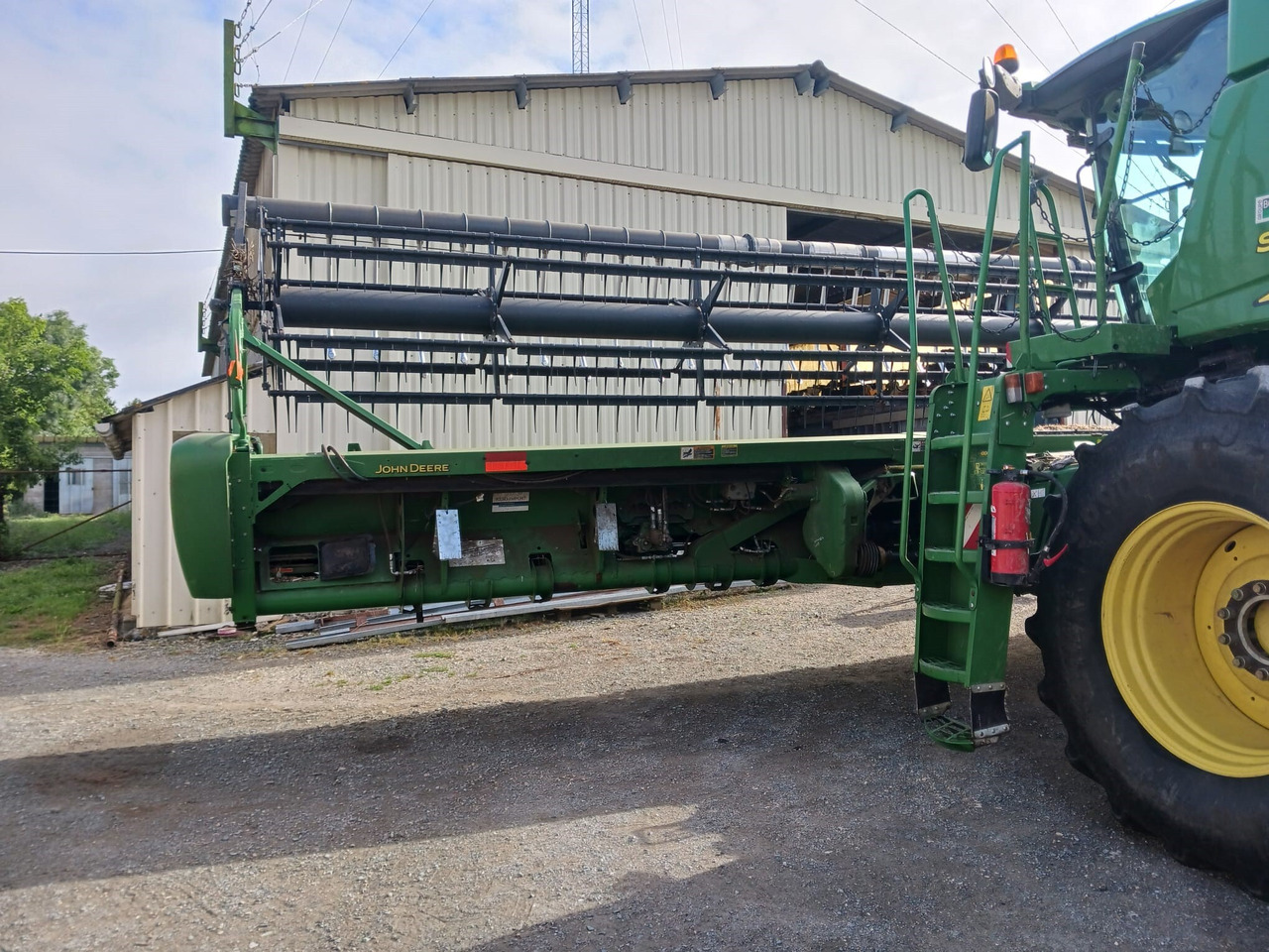 JOHN DEERE COUPE DE MOISSONNEUSE 635 FD - Grain header: picture 2 JOHN DEERE COUPE DE MOISSONNEUSE 635 FD - Grain header: picture 2