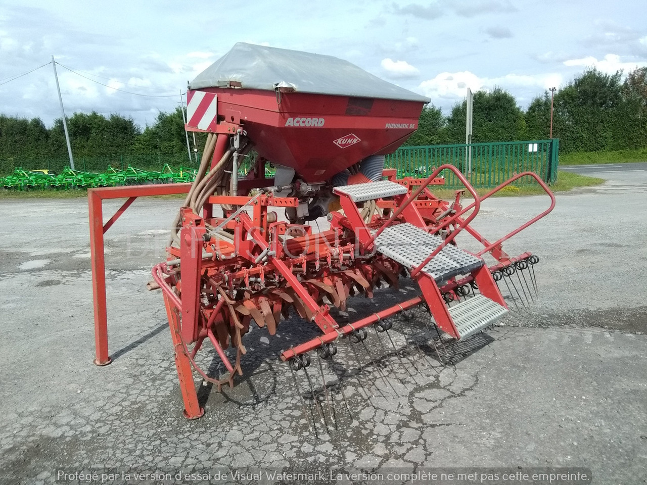 KUHN SEMOIR EN LIGNE ACCORD PNEUMATIC - Combine seed drill: picture 2 KUHN SEMOIR EN LIGNE ACCORD PNEUMATIC - Combine seed drill: picture 2