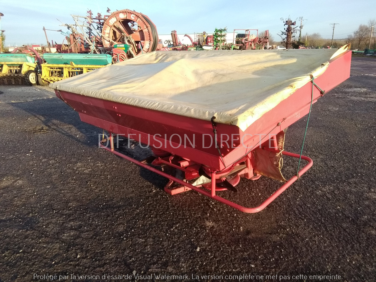 LELY DISTRIBUTEUR D'ENGRAIS CENTERMATIC PESEE - Fertilizer spreader: picture 3 LELY DISTRIBUTEUR D'ENGRAIS CENTERMATIC PESEE - Fertilizer spreader: picture 3