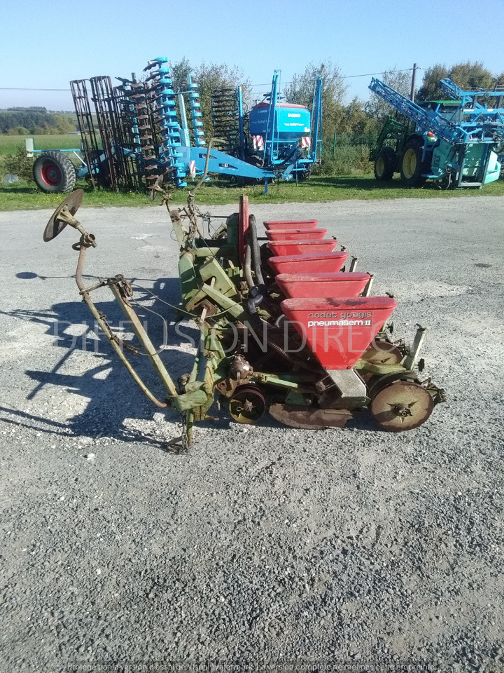 NODET SEMOIR MONOGRAINE PN II - Precision seeder: picture 3 NODET SEMOIR MONOGRAINE PN II - Precision seeder: picture 3