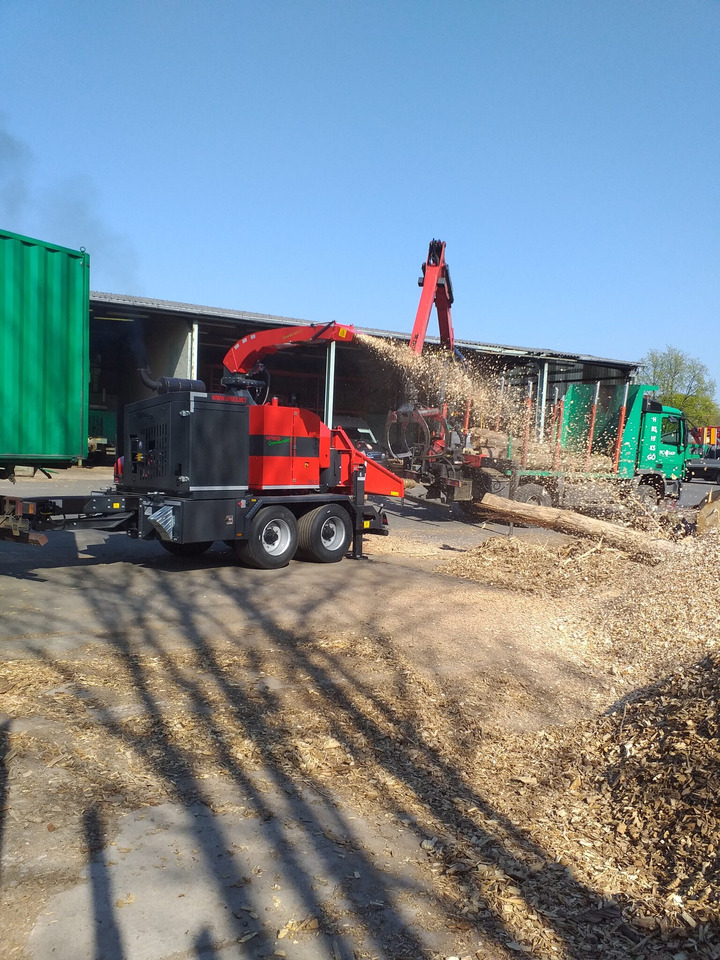UFKES 952 MEGA - Wood chipper: picture 5 UFKES 952 MEGA - Wood chipper: picture 5