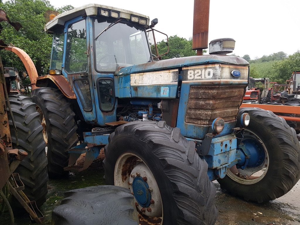 Ford 8210 - Farm tractor: picture 2 Ford 8210 - Farm tractor: picture 2